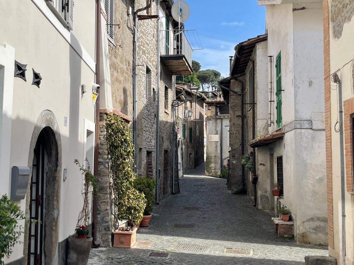 Luminoso Appartamento Sul Lago - Lake Court Anguillara Sabazia Exterior photo